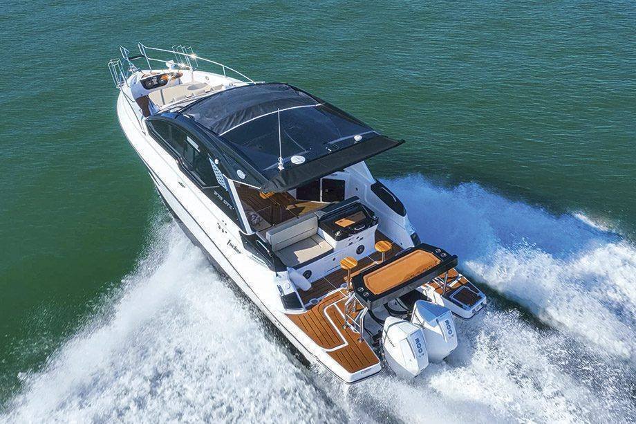 Focker 370 GTX: A Lancha que Está Mudando o Jogo no Mercado Brasileiro